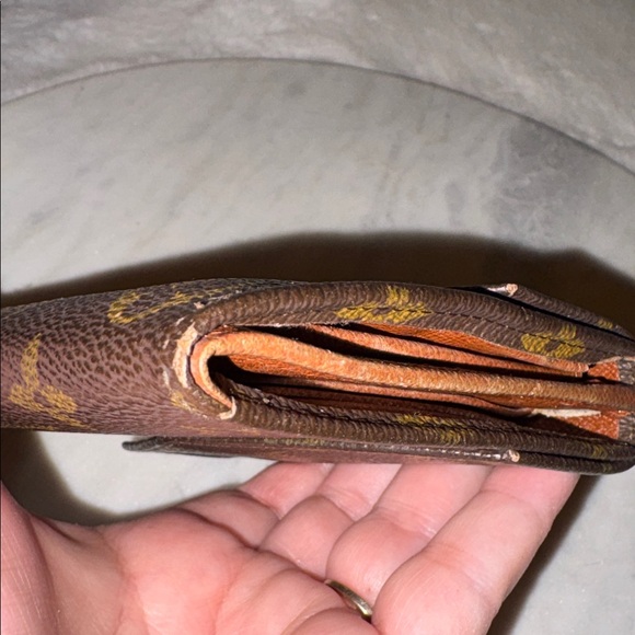 Excellent Condition-Authentic Louis Vuitton Elise Monogram Two Sided Snap Wallet - Picture 6 of 17